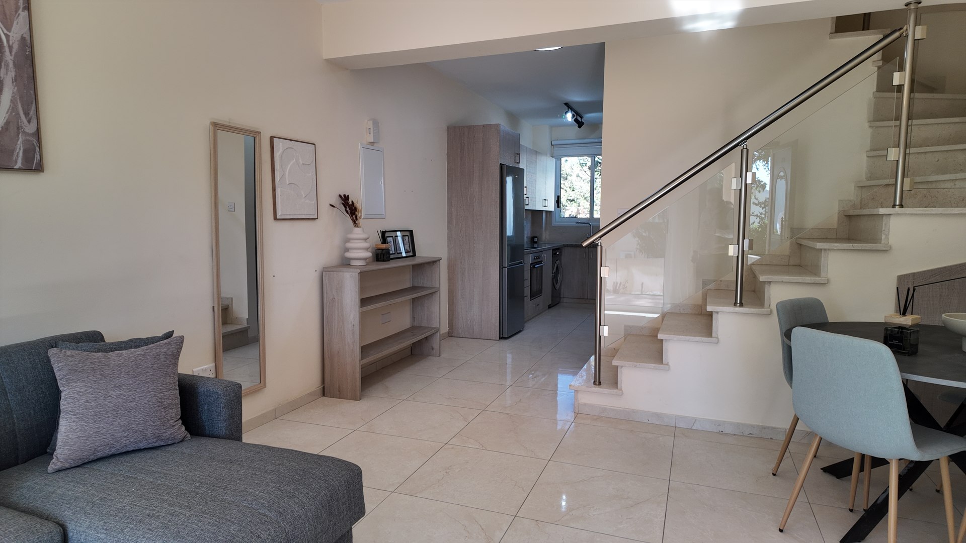 KV1 living and dining area